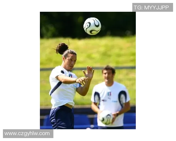 贝伦足球球星崛起之路 揭秘其背后的努力与成就 贝伦足球球星崛起之路 揭秘其背后的努力与成就