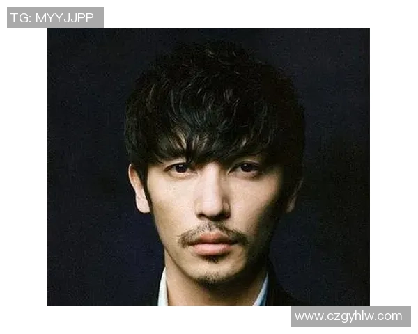 足球明星短发造型大盘点，展现个性与魅力的独特发型风格