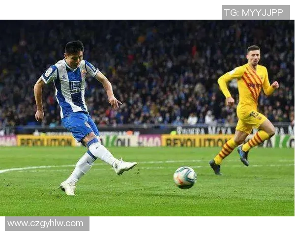 如何从足球博主到球星之路揭秘打造个人品牌与突破自我极限