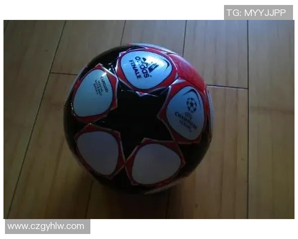 球星亲笔签名足球收藏价值解析与市场前景展望