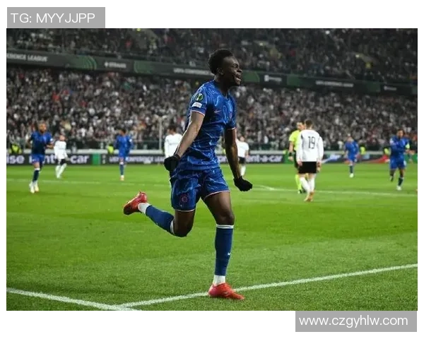 乔治与足球巨星们的精彩互动与背后故事揭秘 乔治与足球巨星们的精彩互动与背后故事揭秘